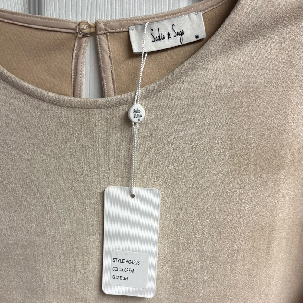 NWT Sadie & Sage Cream Suede-Like Short Sleeve Mini Dress Size Medium - Picture 2 of 4